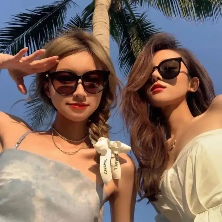 看她轻轻的飞起